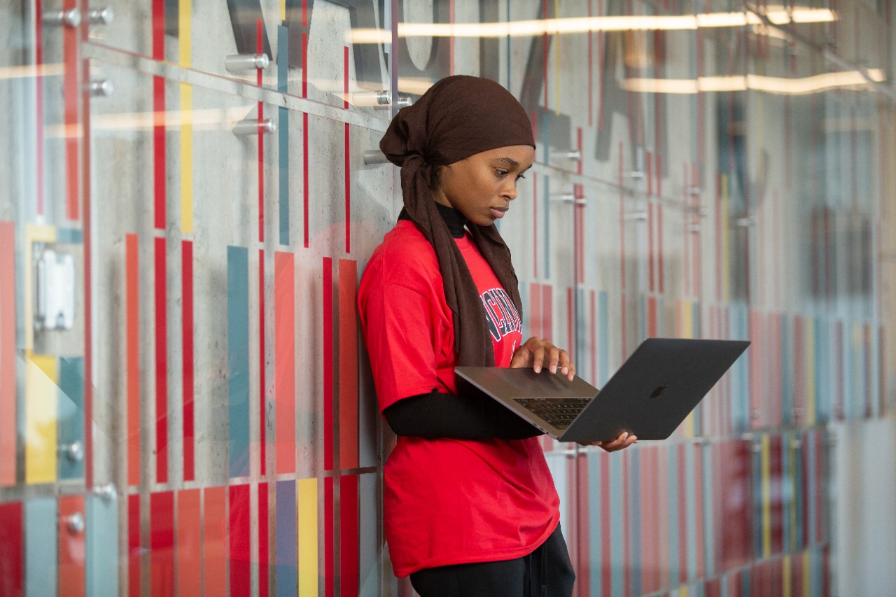 Student on laptop applying for grants and scholarships