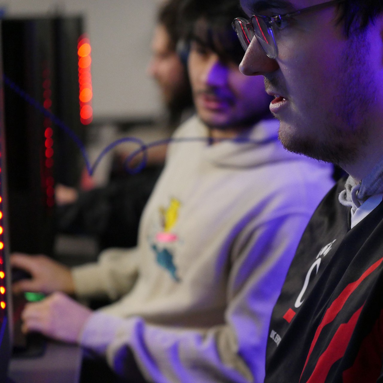 UC students play video games. Photo/Shutterstock